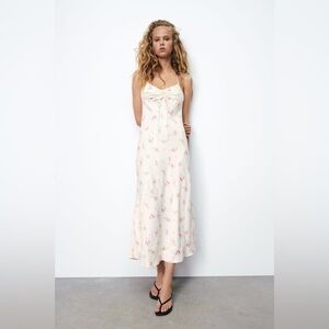 Zara Satin Effect Floral Ecru Pink
Floral Midi Dress